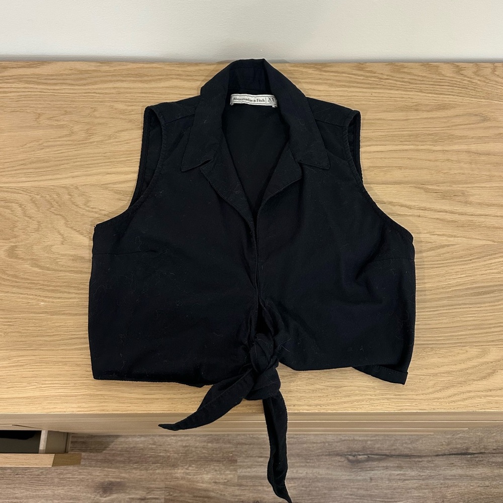 Abercrombie black collared tie top